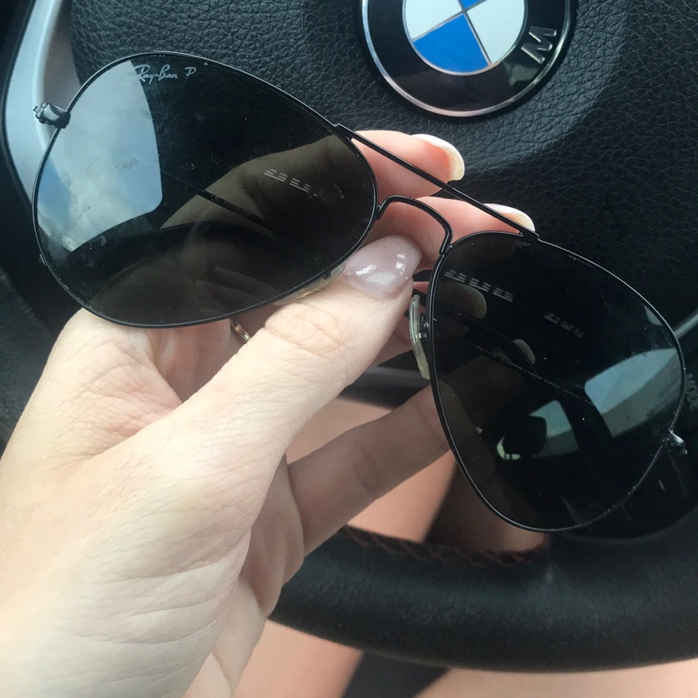 All black ray ban aviators